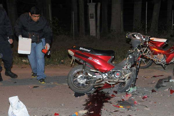 Chocoacute de frente con otra moto y fallecioacute camino al Regional 