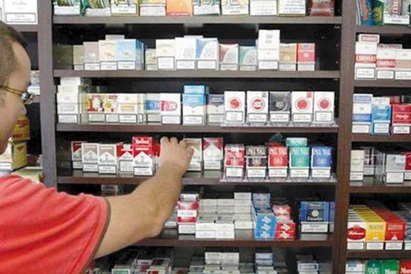 Desde hoy fumar es  maacutes caro- sube el precio de los cigarrillos 76-en-porciento- 