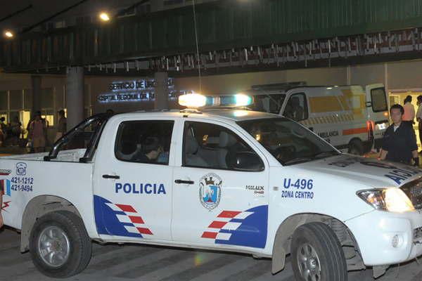 Apuntildealoacute a su hermano cuando eacutel la estaba agrediendo estaacute grave