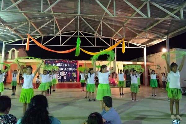 Instituciones escolares de Manogasta realizaron sus muestras anuales