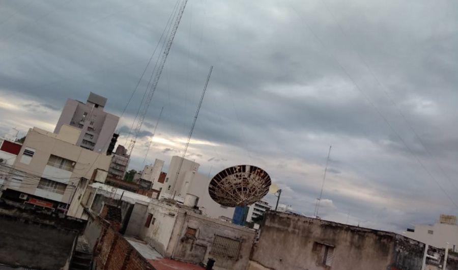 Lunes con posibles lluvias en Santiago