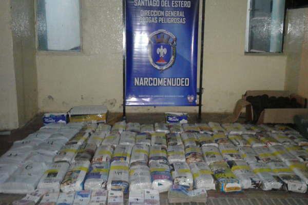 Atrapan a saltentildeos con maacutes 120000 y 30 kg de hojas de coca