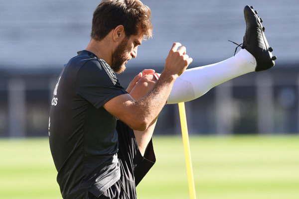 Gallardo planea el equipo con Ponzio y Scocco