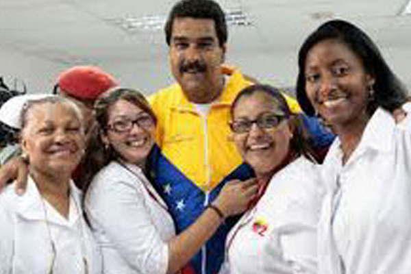 Cuba enviacutea maacutes meacutedicos a Venezuela para prevencioacuten