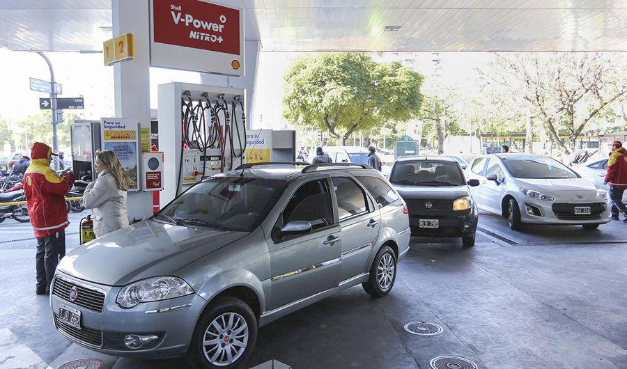 Shell se suma a Axion y baja el precio de sus naftas un 27-en-porciento-