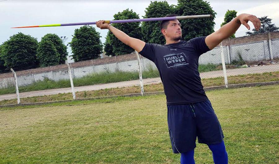 La otra medalla de Braian Toledo- su ayuda solidaria en los barrios