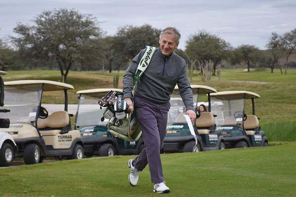 Longobardi destacoacute la cancha de golf y el aeropuerto de Las Termas en un foro internacional