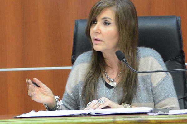 Dos mujeres estafaban por Facebook y Whatsapp ofreciendo planes sociales y casas a bajo precio 