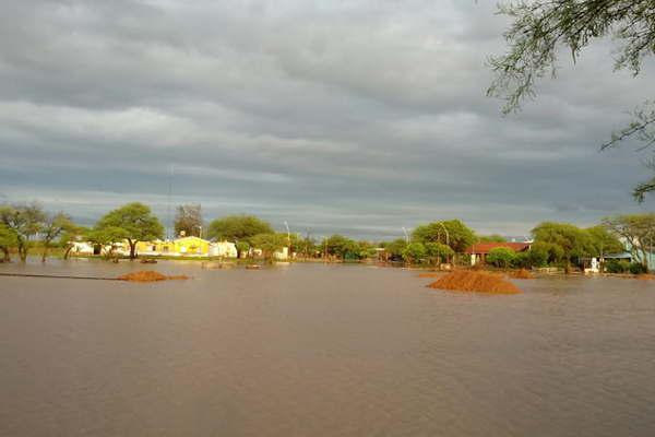 Maacutes de 18000 hectaacutereas quedaron bajo el agua en Colonia El Simbolar