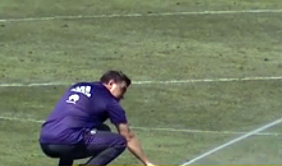 VIDEO Gallardo se dedicoacute a regar la cancha