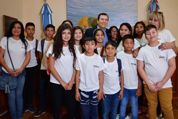 Alumnos del interior visitaron  a Zamora en Casa de Gobierno 