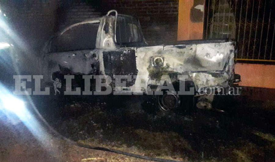 Comerciante de Antildeatuya sufrioacute el incendio de su camioneta