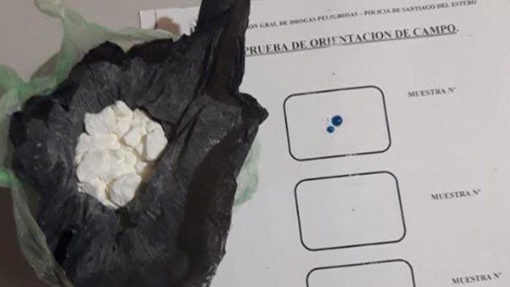 Secuestran droga dinero y detienen a dos dealers en el Pacaraacute