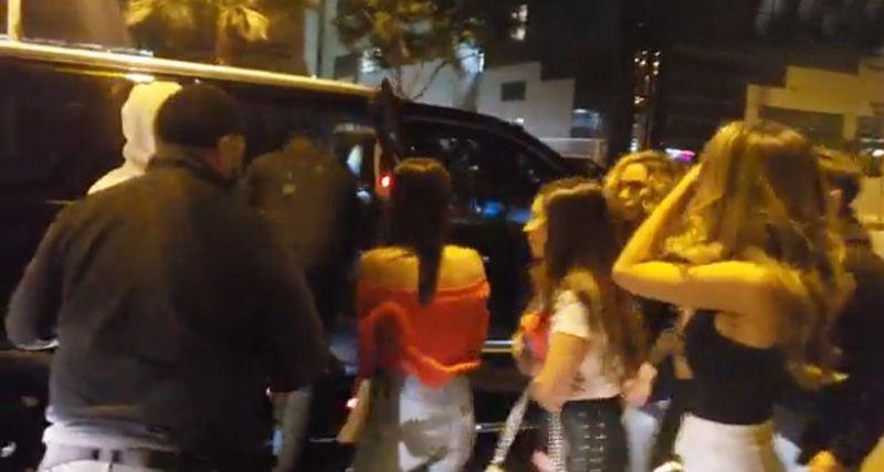 El Kun Aguumlero con varias mujeres en Los Aacutengeles