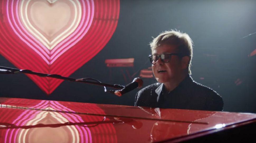 El emotivo video de Elton John que es furor en las redes