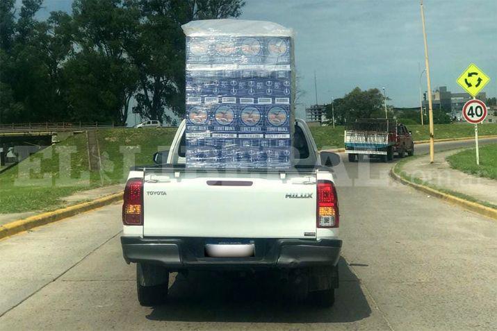 iexclPara queacute te traje- Voltearon un cargamento de fernet en la costanera