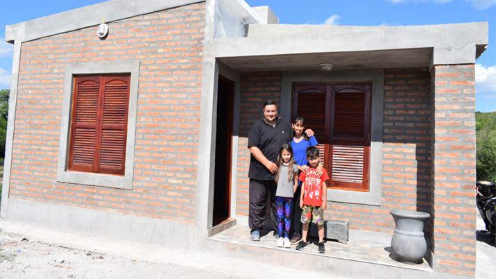 Inauguracioacuten de viviendas del plan joven municipal en Villa Ojo de Agua