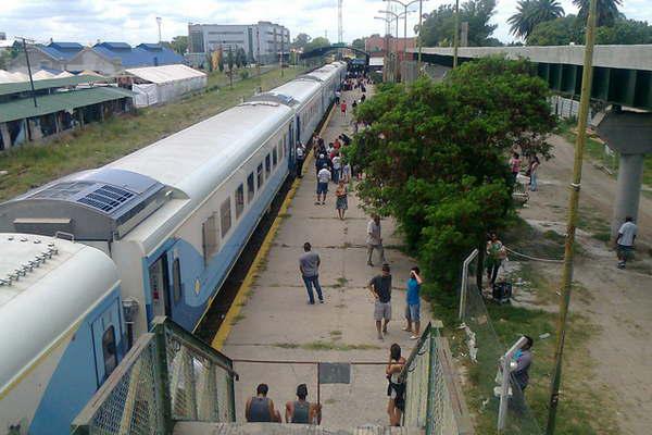 Con aumentos ya venden boletos de tren a Buenos Aires