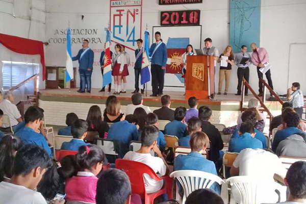 Desarrollaron una ceremonia por el  Diacutea de la Educacioacuten Teacutecnica en Antildeatuya