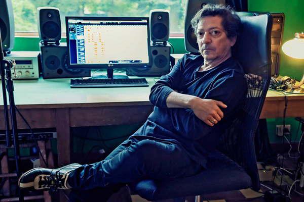 El guitarrista y compositor de Virus lanzoacute su disco solista