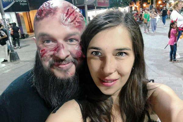 Diego Pariacutes- La Marcha Zombie no celebra Halloween