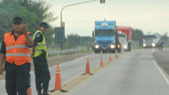 Los puestos de control de Ruta 34 controlan el paso de camiones