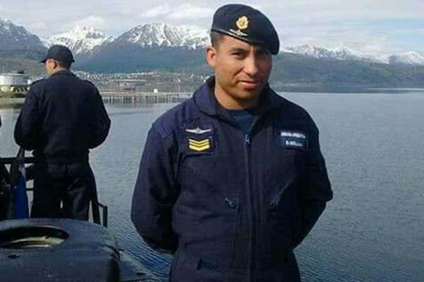 El santiaguentildeo heacuteroe del ARA  San Juan que superoacute todos los  obstaacuteculos para cumplir su suentildeo