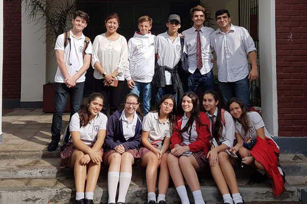 Alumnos santiaguentildeos llevaraacuten a Coacuterdoba un proyecto literar