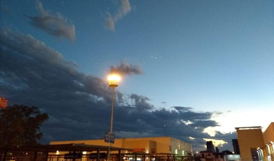 Una fresca brisa y lloviznas protagonistas del domingo en Santiago