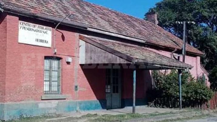 Entroacute a un centro de jubilados y se llevoacute un costoso equipo de audio