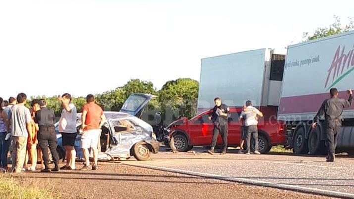 Terrible choque frontal deja un joven con graves heridas