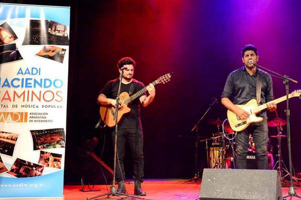 Los bandentildeos disfrutaron el espectaacuteculo Haciendo Caminos