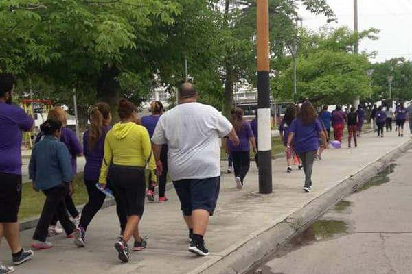 Multitudinaria caminata contra la obesidad en la provincia