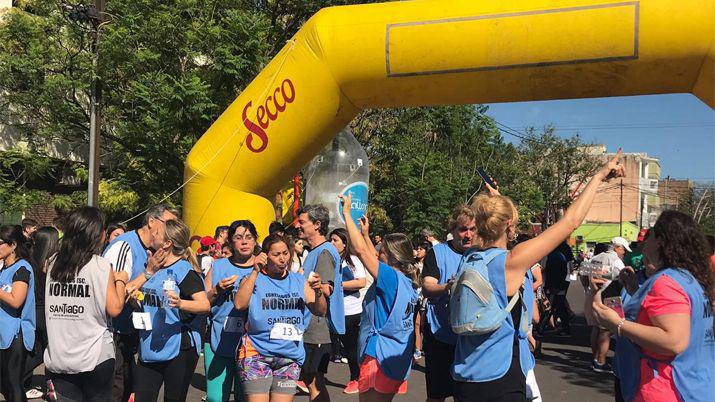 Ex alumnos de la escuela normal se reunieron en una marcha aeroacutebica
