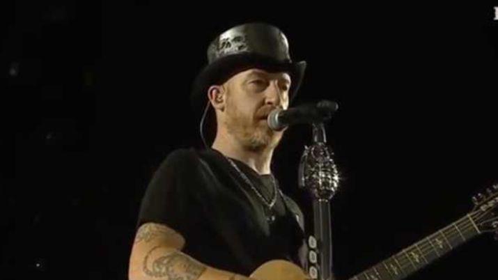 Video El cantante de La Beriso frenoacute a sus fans que insultaron a Macri