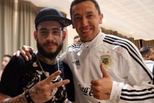 Ulises Bueno le cantoacute al plantel 