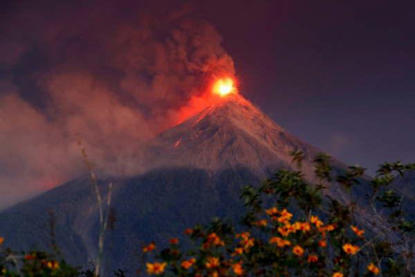 Alerta roja en el sur de Guatemala  por la erupcioacuten del Volcaacuten de Fuego 
