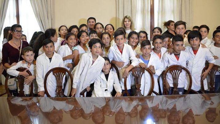 Los estudiantes fueron recibidos en el Salón de Acuerdos Juan Felipe Ibarra de Casa de Gobierno