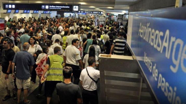 Suspendieron a 376 empleados de Aeroliacuteneas por la cancelacioacuten de 258 vuelos