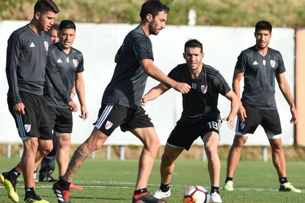 Scocco hizo fuacutetbol pero sigue en duda