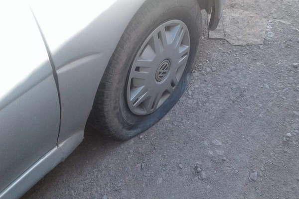 Terrible balacera contra un auto con empleados  de una empresa para robarles un cuantioso botiacuten