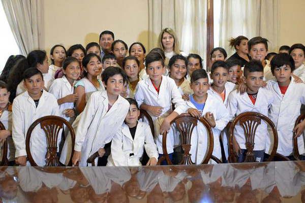 Delegacioacuten escolar de Pinto visitoacute la Casa de Gobierno
