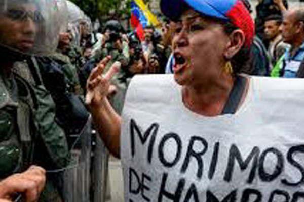 La canasta baacutesica de Venezuela subioacute un 147-en-porciento- en un antildeo