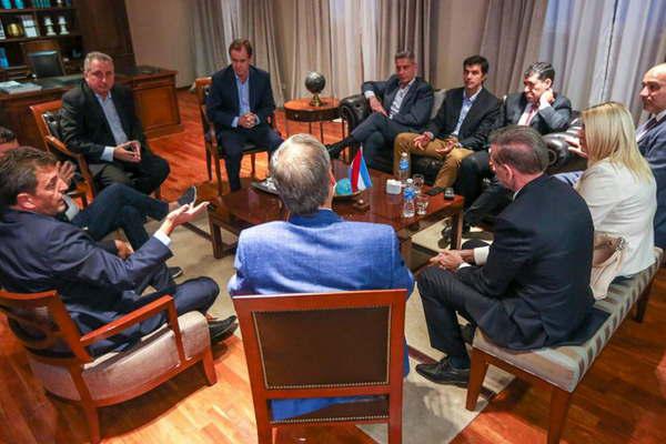 Maacutes gobernadores peronistas se suman a Alternativa Argentina