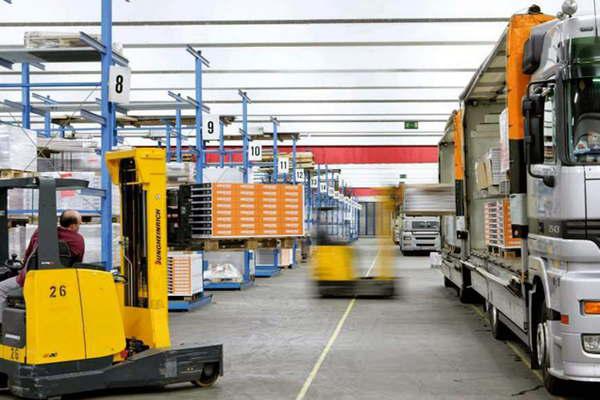 La relevancia juriacutedica del contrato de transporte terrestre de mercanciacuteas