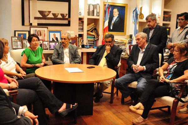 El ministro Daives puso en funciones a la nueva directora de Geacutenero