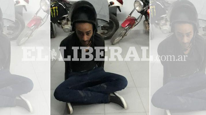 El detenido instantes después de lograr ser recapturado