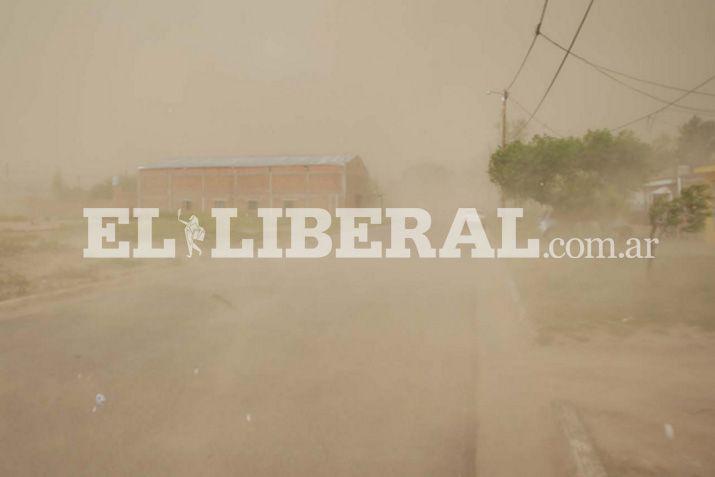 El intenso viento tornó irreconocible a Loreto
