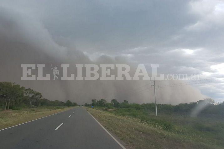 Los conductores que circulaban por la Ruta 5 se asombraron con la extraña formación de nubes