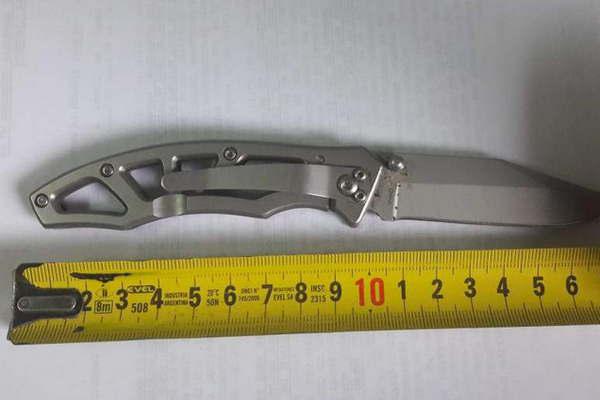 Aprehenden a la hija por apalear a policiacuteas y ayer a la madre por ingresar al Juzgado con un arma blanca